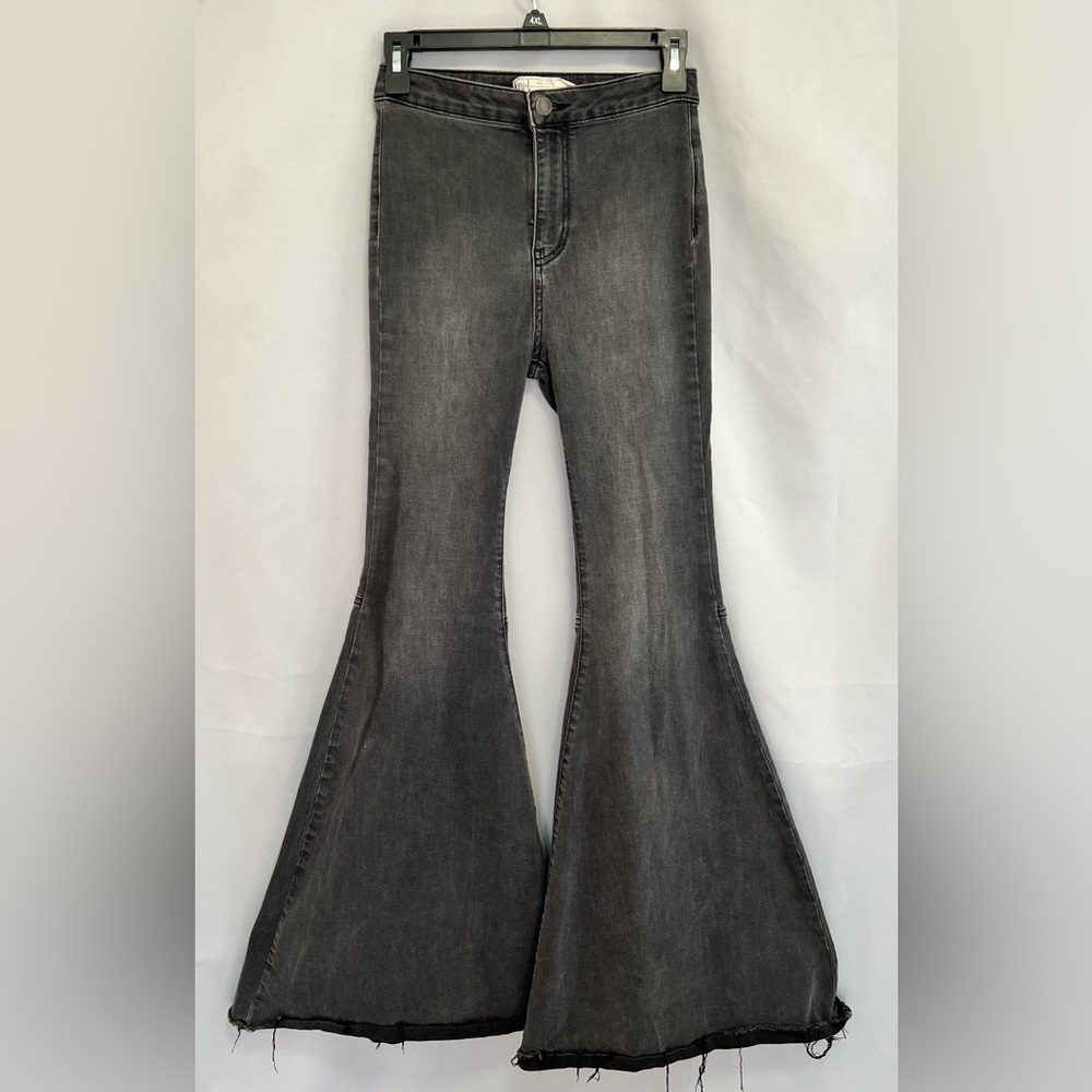 Free People Super Flare Jeans Women Size 26‎ Black Raw Fray Hem Bell Bottoms Y2K